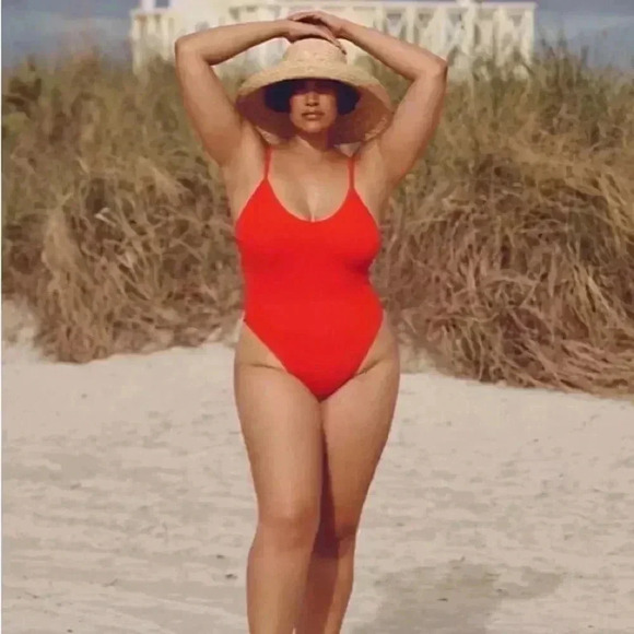 Good American Always Fits One-Piece Swimsuit size 5/6 on bright red - Picture 1 of 7